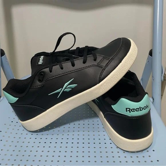 Reebok - Picture 3 of 5